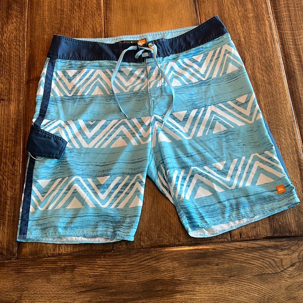 Quicksilver Mens Bathing Suit Size 36 w/side Velcro pocket